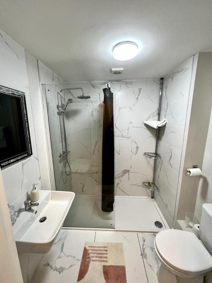 Lovely 2- Bedroom Apartment In ベルファスト エクステリア 写真