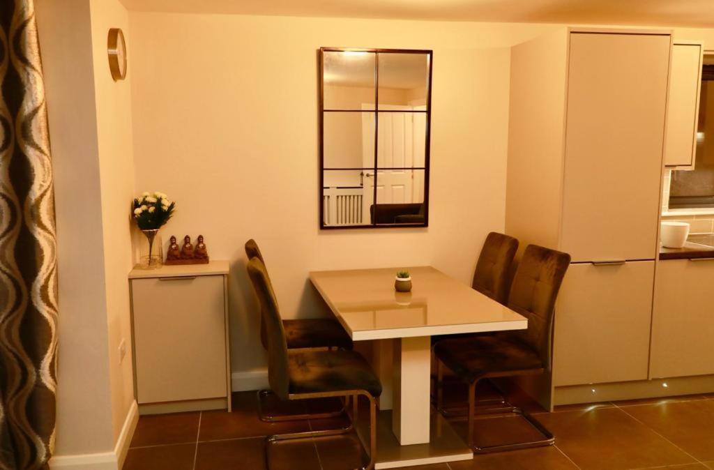 Lovely 2- Bedroom Apartment In ベルファスト エクステリア 写真