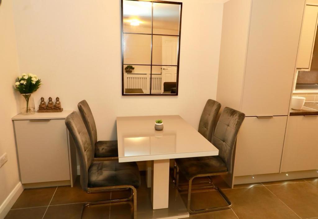 Lovely 2- Bedroom Apartment In ベルファスト エクステリア 写真